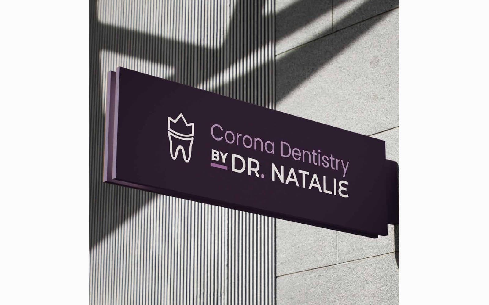 Letrero de fachada, de Corona Dentistry